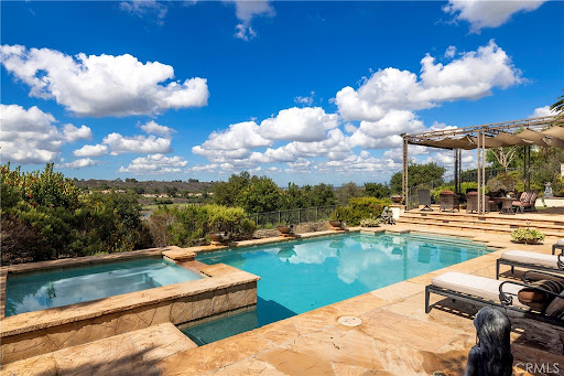 House with pool 2