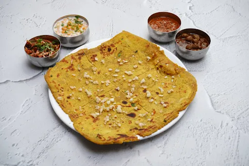 Dal Lehsuni Paratha Thali