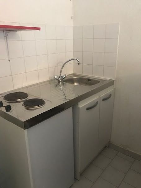 Location  appartement 1 pièce 28 m² à Nimes (30000), 410 €