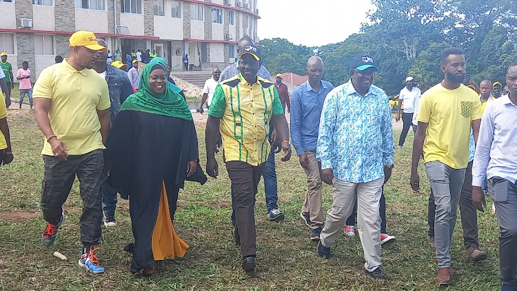 Deputy President William Ruto makes way to Kwale headquarters accompanied by local leaders for an economic forum in Matuga on Saturday, June 25, 2022.