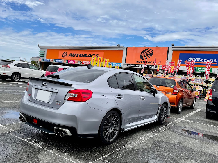 WRX S4の夕焼けコラボ・コンビニ🏪反省会忘れました😅・夕焼けと愛車・ガススタゾロ目に関するカスタム事例の投稿画像4枚目