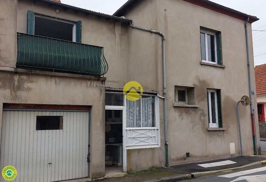 Vente maison 4 pièces 76 m² à Commentry (03600), 39 500 €