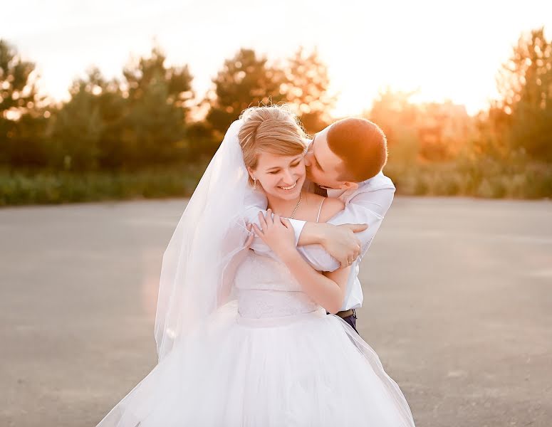 Fotógrafo de casamento Yuliya Burdakova (juliburdakova). Foto de 26 de julho 2020