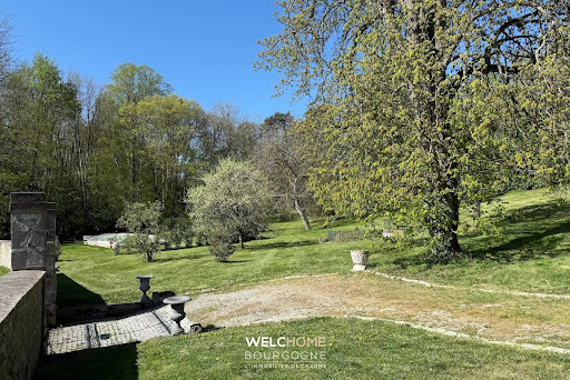 Propriété avec piscine et jardin 4