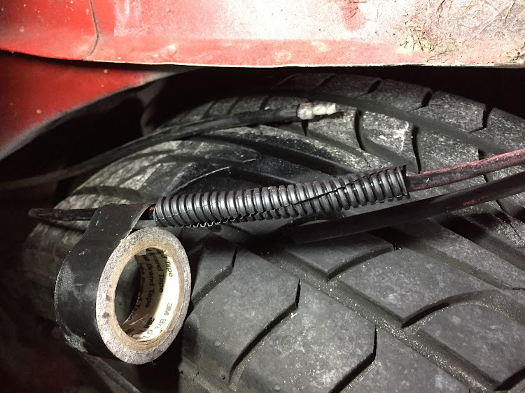 MR2のDIY・MR2・フェンダー内配線・車高下げたら要注意・ダックテール自作に関するカスタム事例の投稿画像4枚目