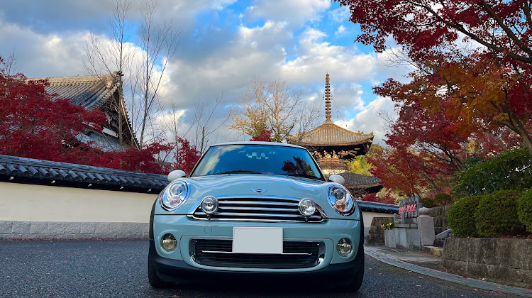 ミニクーパーのBMWミニ・ミニクーパー・秋晴れ・紅葉も見納め🍁に関するカスタム事例の投稿画像1枚目