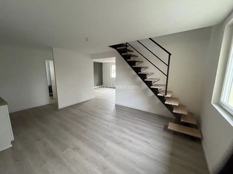 Location  appartement 3 pièces 84 m² à Plélo (22170), 780 €