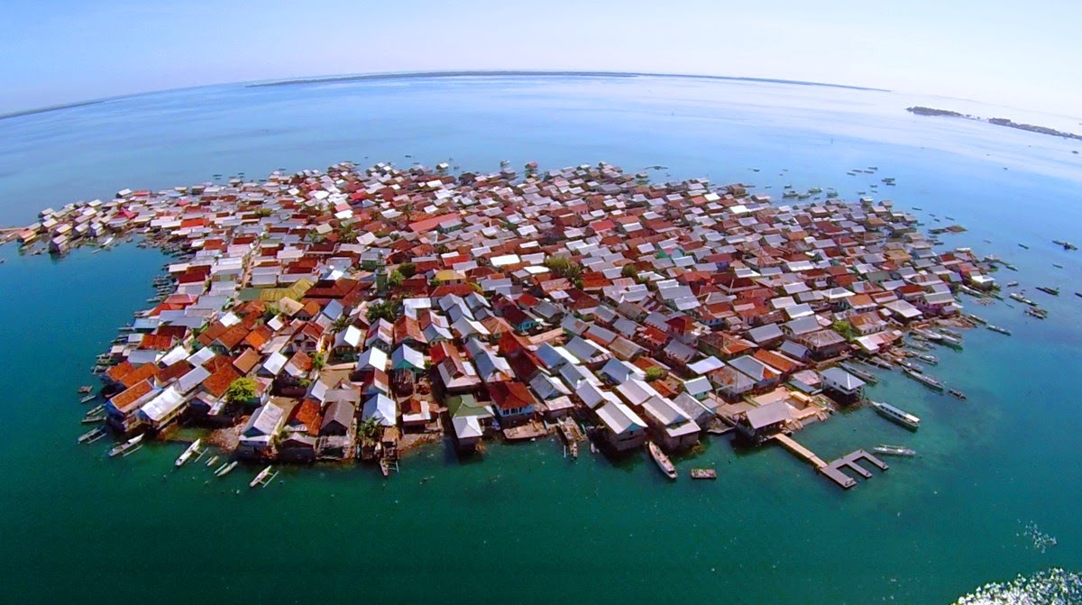 Bungin Island, a ilha que as cabras precisam comer papel e plásticos