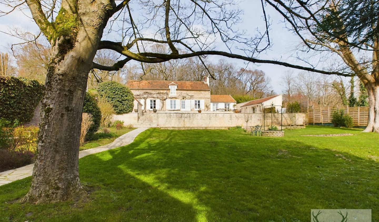 House with pool and terrace Senlis