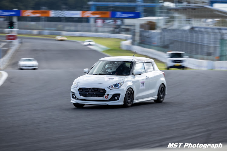 スイフトのスイフトRS・zc83s・サーキットは楽しい・サーキットシーズン到来・刺さった❗️に関するカスタム事例の投稿画像1枚目