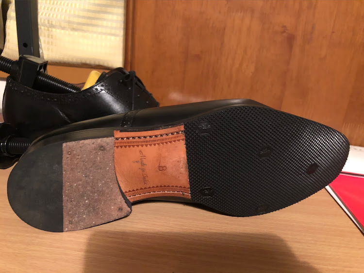 アクセラスポーツのつね小屋ライフ・ポスカで塗り塗り・革靴👞メンテに関するカスタム事例の投稿画像3枚目