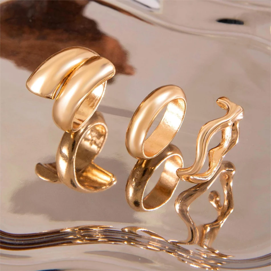 Bracelet Wave Simple Design Niche Croix Enroulement Anneau Brillant. Un bijou élégant pour compléter votre style et affirmer votre personnalité.