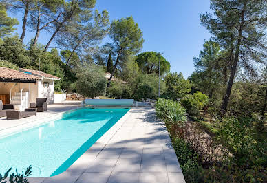 Maison avec piscine et terrasse 12