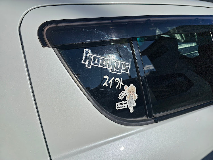 スイフトスポーツのさむい・ノーマルですが何か？・車高さげたい・kookys・トランクスポイラーに関するカスタム事例の投稿画像4枚目