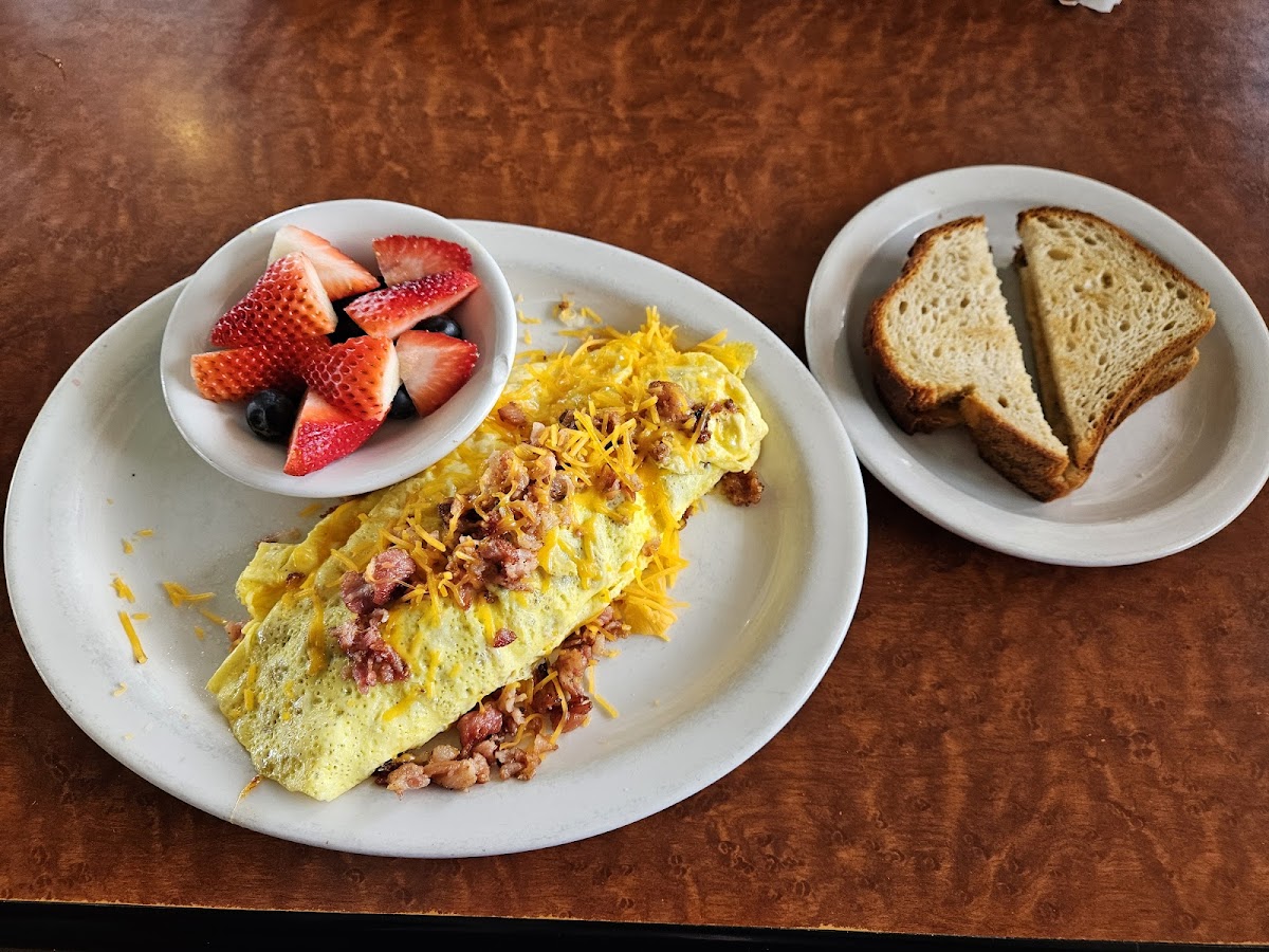 Omelet, fruit, and gluten-free toast