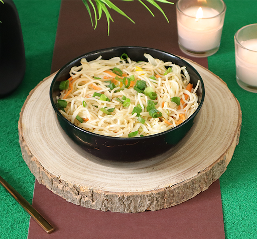 Veg Hakka noodles