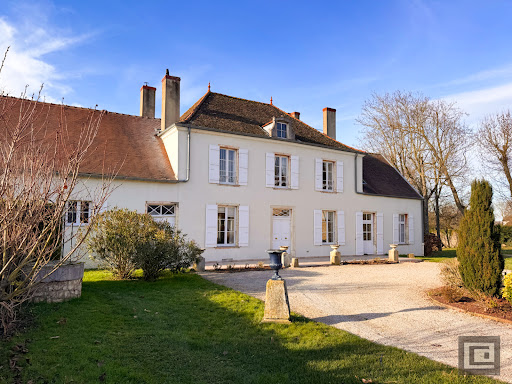 Propriété avec piscine et jardin 1