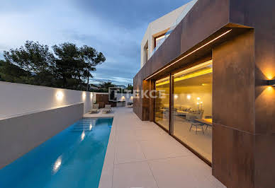 House with pool and terrace 4