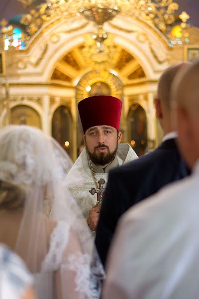 Fotógrafo de casamento Oksana Sinicina (ksuha). Foto de 15 de agosto 2017