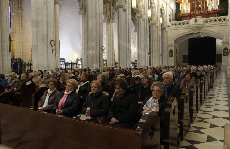 C:\Users\usuario\Desktop\misa-en-la-catedral-de-la-almudena-archidiocesis-jose-luis-bonano.jpg