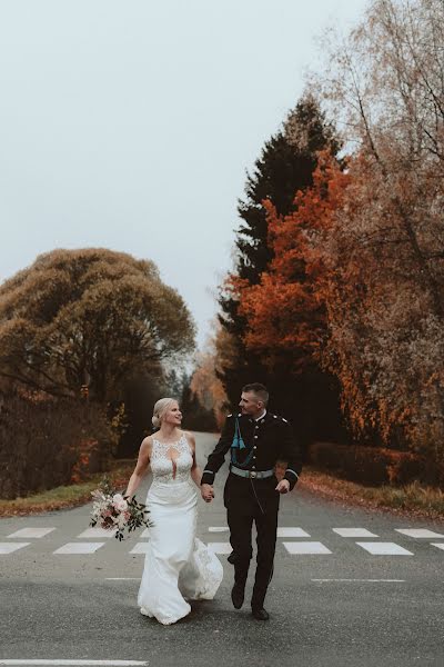 Photographe de mariage Salla Vesa-Tikkanen (kuvaajalahti). Photo du 30 novembre 2022
