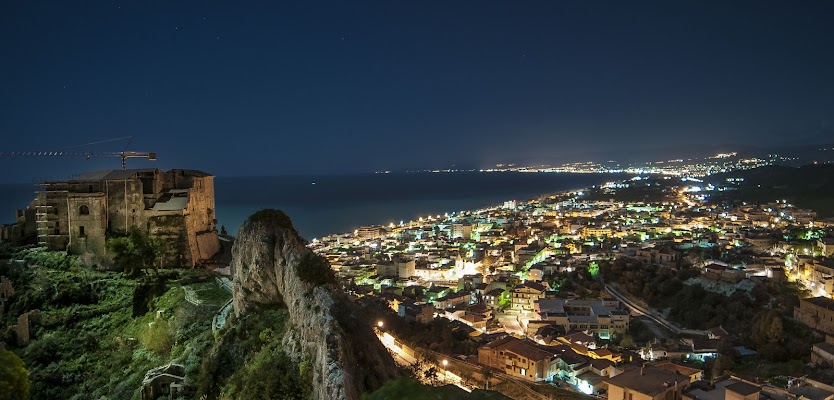 Un Panorama Notturno...Roccella Jonica Rc Italia  di Alexander Fabbri