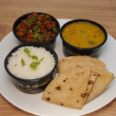 Dry Chatpata Chana Masala Sabji With Phulka Roti & Dal Rice