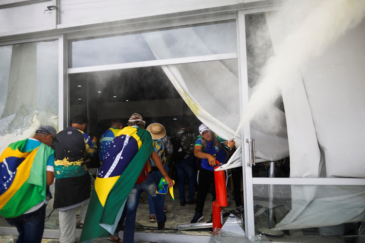 Supporters of Brazil's former president Jair Bolsonaro break into a government building in Brasilia, Brazil, January 8 2023. Picture: ADRIANO MACHADO/REUTERS