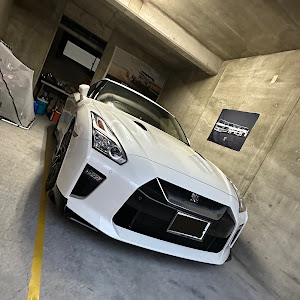 NISSAN GT-R