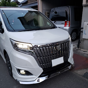 エスクァイア ZRR80G