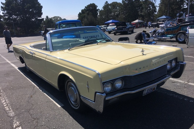 1966 Lincoln Continental convertible (4 suicide doors) Hire CA