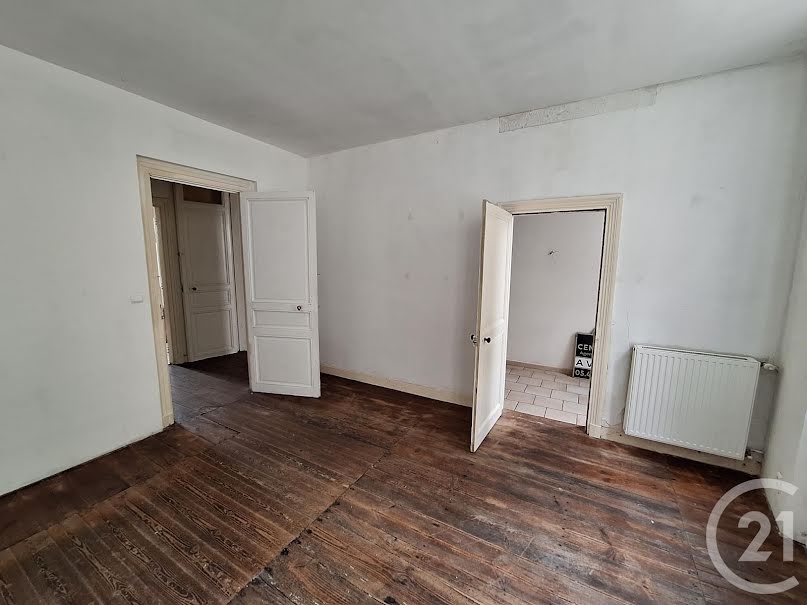 Vente maison 10 pièces 204 m² à Burie (17770), 165 550 €