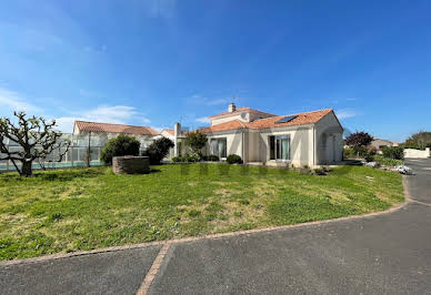 House with pool and terrace 12