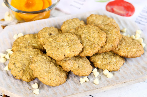 A platter of Peaches & Cream Oatmeal Cookies.