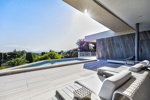 Villa avec piscine et terrasse 4