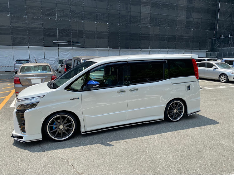 ヴォクシーのパーツ紹介・本日もよろしくお願いしますね🙇‍♂️に関するカスタム事例の投稿画像2枚目