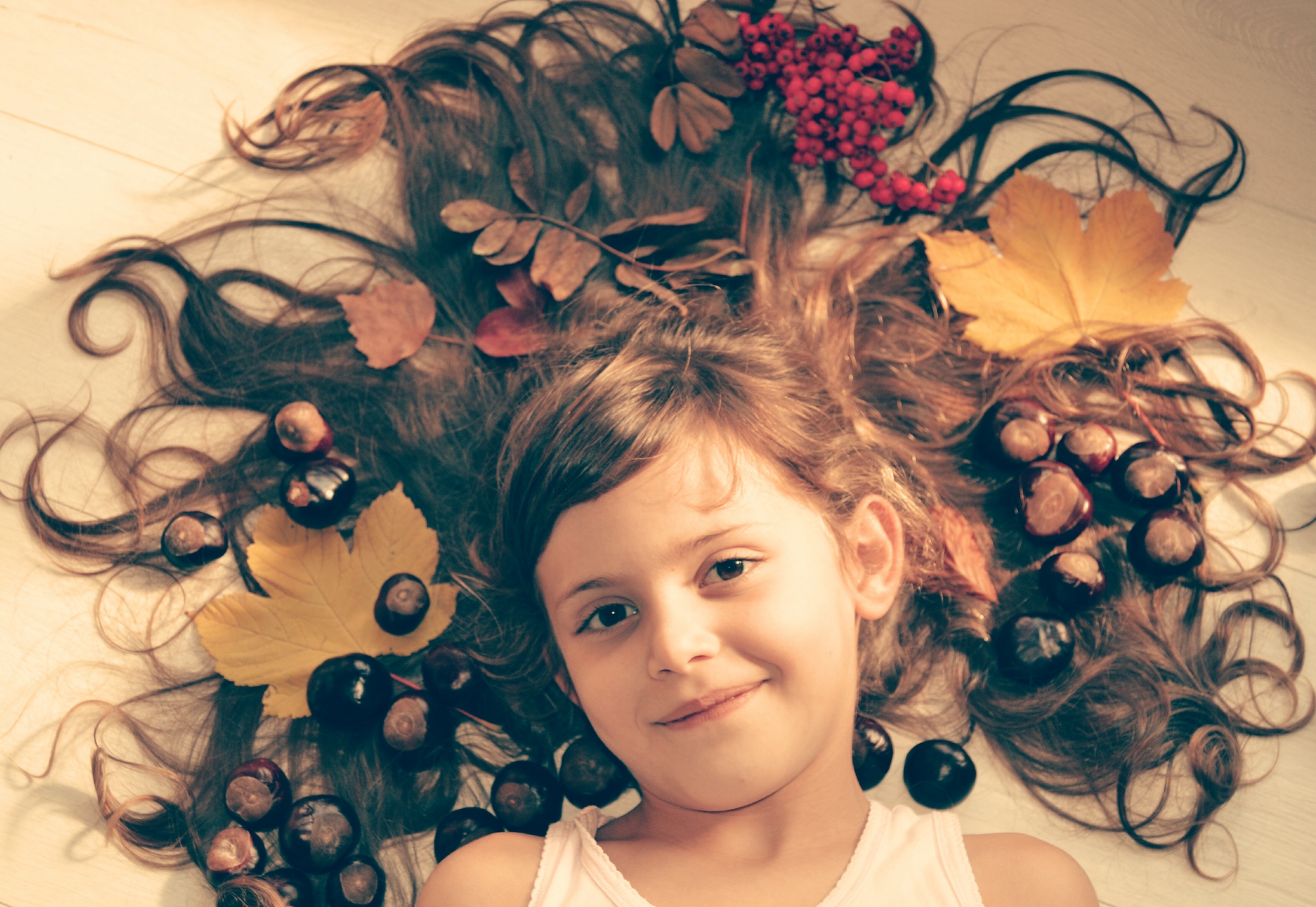 SI STA COME D'AUTUNNO..LE FOGLIE SUI CAPELLI di PHOTOLEAR