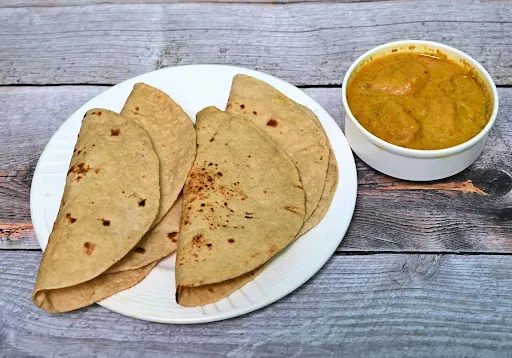 4 Chapati With Kadhi Pakoda