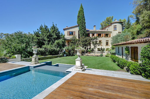 Maison avec piscine et terrasse 1