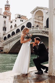 Fotógrafo de casamento Kseniya Sheshenina (italianca). Foto de 8 de abril 2022