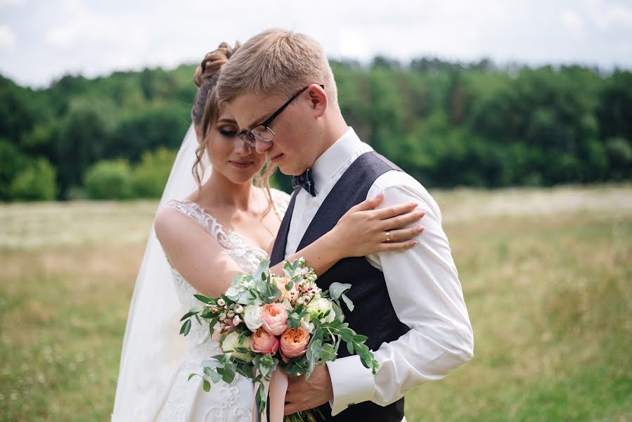 Fotógrafo de casamento Anna Meleschuk (annmell). Foto de 6 de agosto 2019