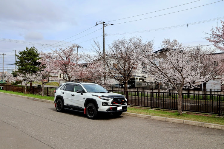 RAV4のRAV4乗りさんと繋がりたい・いつもコメントいいねありがとうございます🙇・SAKURAV4・一眼撮影に関するカスタム事例の投稿画像8枚目