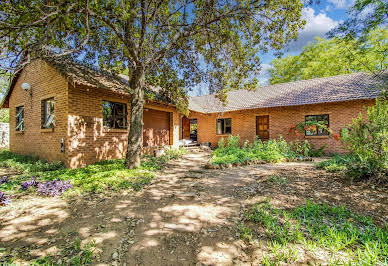 House with pool and garden 13