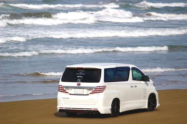 ヴェルファイアの日本海・北陸旅行・石川・金沢・千里浜なぎさドライブウェイに関するカスタム事例の投稿画像1枚目