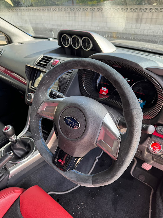 WRX STIの愛車の好きな角度・春一番・ハンドル交換・ダムド・ステアリング交換に関するカスタム事例の投稿画像9枚目