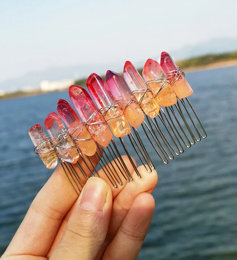 Handgemaakte bruids haar kam met kristallen, een elegante haaraccessoire voor bruiden, geeft glans en verfijning aan je kapsel.