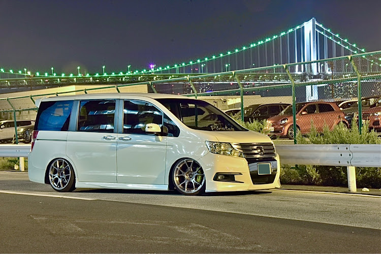 ステップワゴンスパーダのSSR wheels・simple style・前傾スタイル好き・10月もよろしくお願いしますに関するカスタム事例の投稿画像2枚目