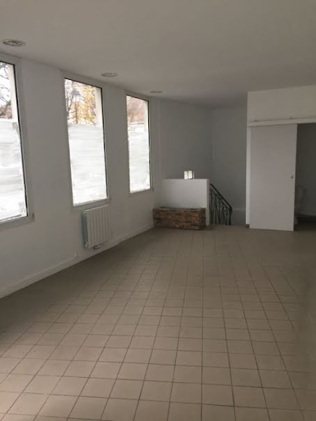 Location  locaux professionnels   à Chennevieres-sur-marne (94430), 820 €