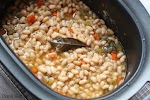 Homemade Great Northern Beans From Your Slow Cooker was pinched from <a href="http://southernfood.about.com/od/crockpotbeans/r/Crock-Pot-Great-Northern-Beans.htm" target="_blank">southernfood.about.com.</a>