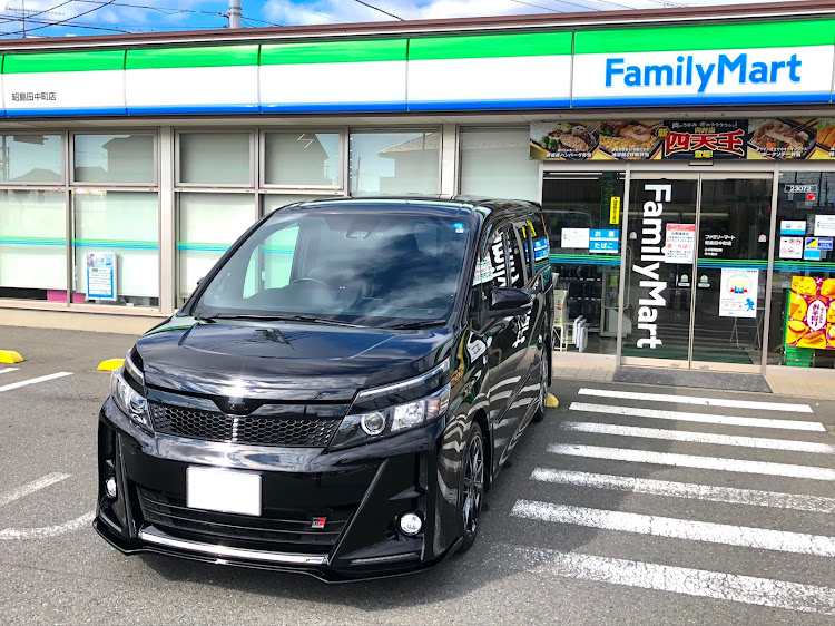 ヴォクシーのGR・10月も宜しくお願いします・寒いよ…・車高さげたいに関するカスタム事例の投稿画像4枚目